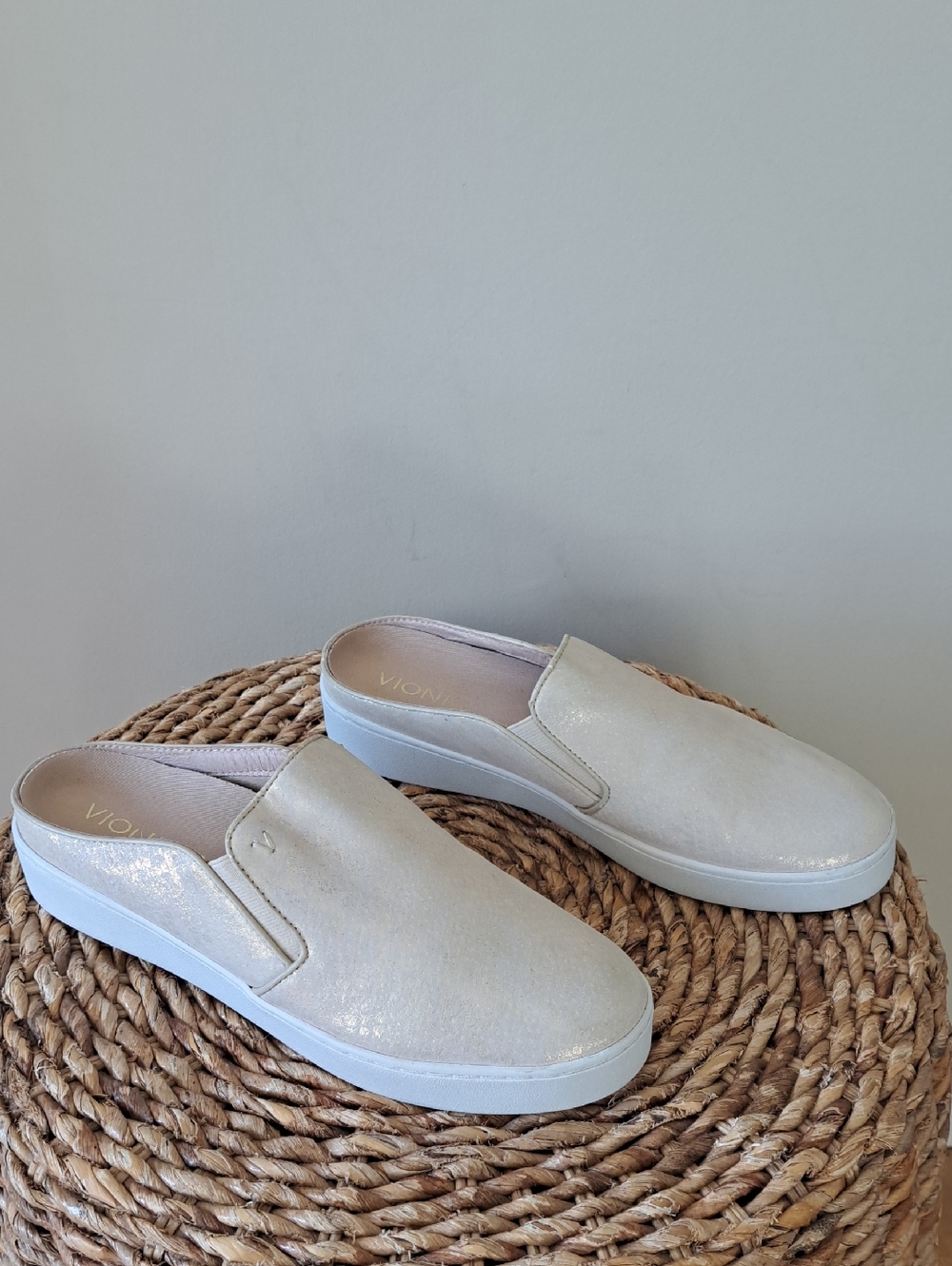 Vionic Womens Dakota Athleisure Slip-On Gold Shimmer Leather Mules 8